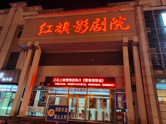 午夜孤独影院播放清单：深夜独处必看的治愈系电影推荐