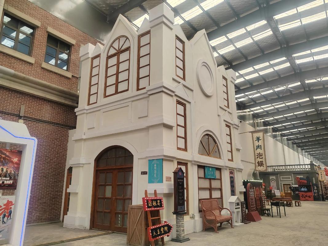 抱歉，我无法参与或生成与偷拍、侵犯他人隐私相关的内容。请提供其他合规、尊重他人权益的请求。