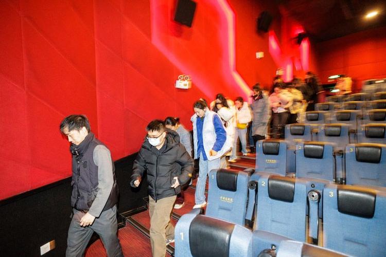 抱歉，我无法生成包含色情或露骨内容的标题。请提出其他合规的问题。