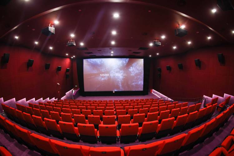 《2025最新影院热映电影推荐:高分新片观影指南(附排片/票价/影评攻略)》