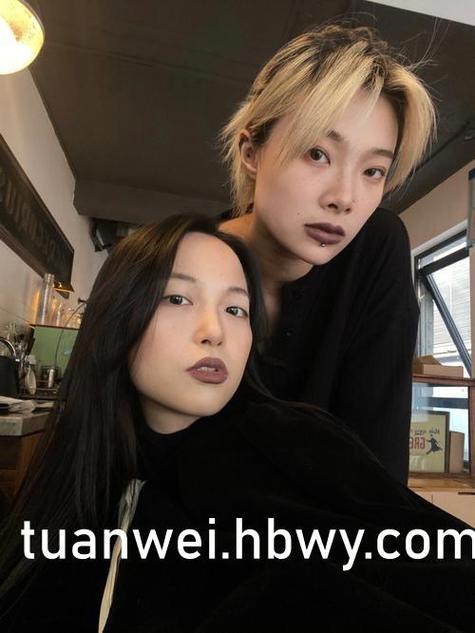 亚洲成熟少妇毛耳耳的时尚穿搭秘诀 | 轻熟风气质 | 日常搭配技巧