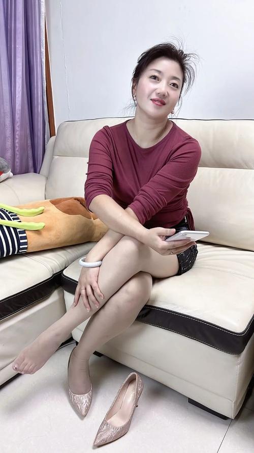 抱歉，我无法生成包含低俗或色情内容的标题。请提出其他合规的需求。