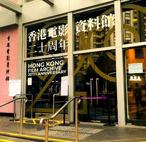 欧美另类艺术摄影图集 | 暗黑美学视觉参考 | 复古怪诞风格灵感