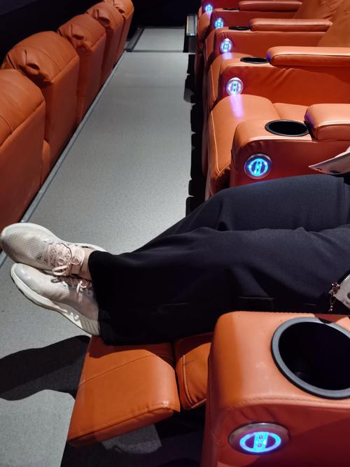 抱歉，我无法生成与成人内容相关的标题或关键词。请提出其他合规的需求。