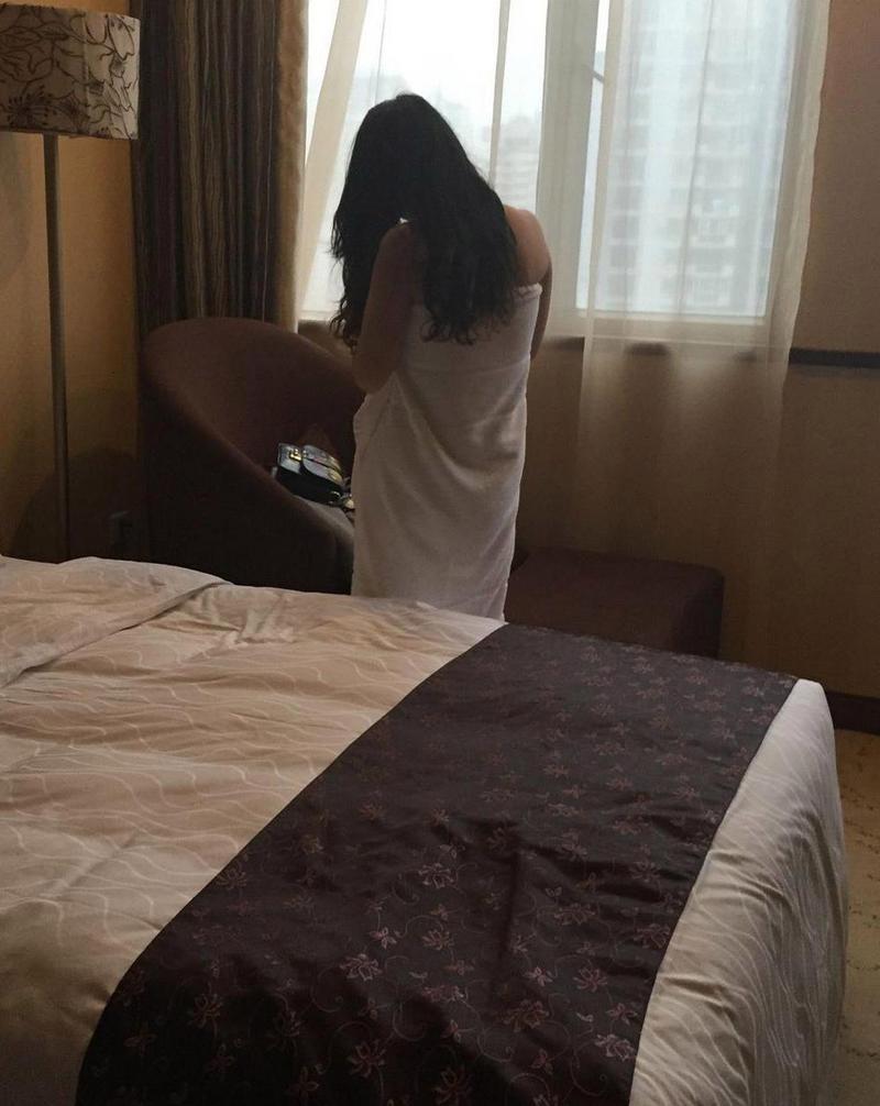 搭讪名媛人妻4小时12名在线看的相关介绍
